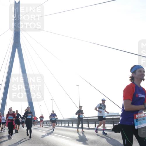 03.10.2026 - Köhlbrandbrückenlauf Tim E. http://msf.ph/oto/10614546 03.10.2026 09:31:26 Position 1 1837 meine-sportfotos.de