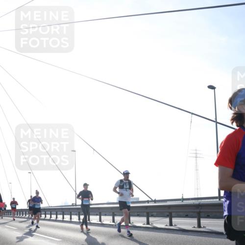 03.10.2026 - Köhlbrandbrückenlauf Tim E. http://msf.ph/oto/10614553 03.10.2026 09:31:26 Position 1  meine-sportfotos.de