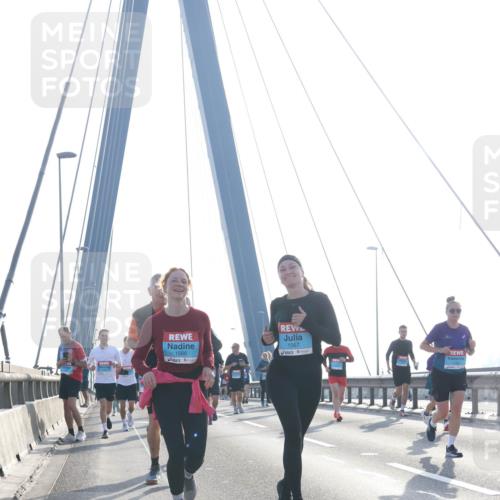 03.10.2026 - Köhlbrandbrückenlauf Tim E. http://msf.ph/oto/10614560 03.10.2026 09:31:27 Position 1 1566, 1567, 1130 meine-sportfotos.de