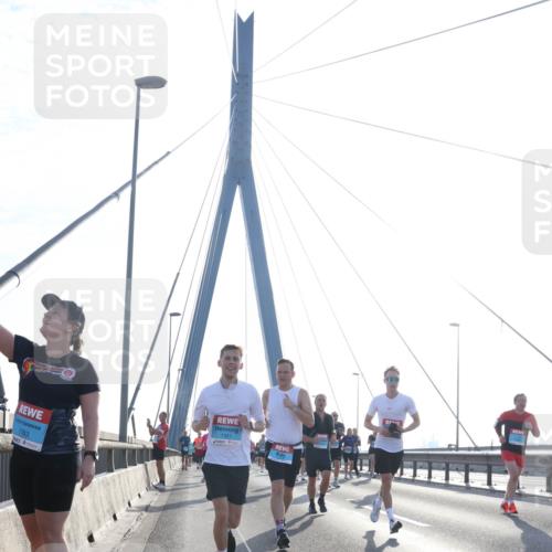 03.10.2026 - Köhlbrandbrückenlauf Tim E. http://msf.ph/oto/10614615 03.10.2026 09:31:32 Position 1 1783 meine-sportfotos.de
