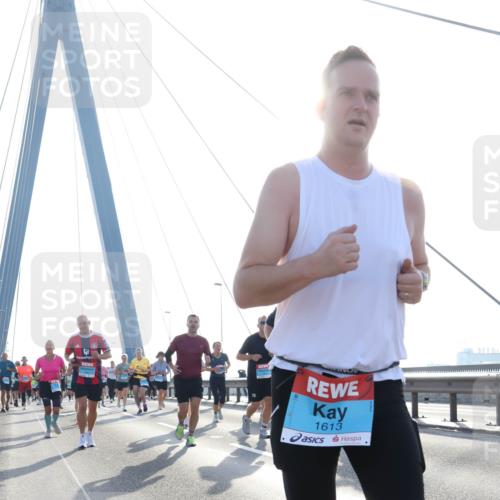 03.10.2026 - Köhlbrandbrückenlauf Tim E. http://msf.ph/oto/10614636 03.10.2026 09:31:33 Position 1 1613 meine-sportfotos.de