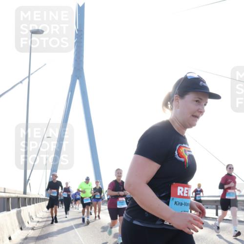 03.10.2026 - Köhlbrandbrückenlauf Tim E. http://msf.ph/oto/10614839 03.10.2026 09:31:47 Position 1  meine-sportfotos.de