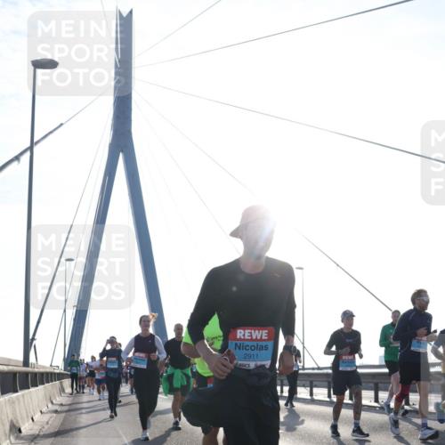 03.10.2026 - Köhlbrandbrückenlauf Tim E. http://msf.ph/oto/10614881 03.10.2026 09:31:50 Position 1 2911 meine-sportfotos.de