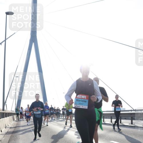 03.10.2026 - Köhlbrandbrückenlauf Tim E. http://msf.ph/oto/10614915 03.10.2026 09:31:52 Position 1 2647 meine-sportfotos.de