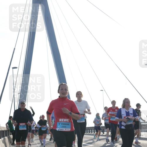 03.10.2026 - Köhlbrandbrückenlauf Tim E. http://msf.ph/oto/10614999 03.10.2026 09:32:00 Position 1 1274, 2996 meine-sportfotos.de