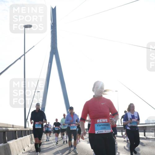 03.10.2026 - Köhlbrandbrückenlauf Tim E. http://msf.ph/oto/10615025 03.10.2026 09:32:01 Position 1 2996 meine-sportfotos.de