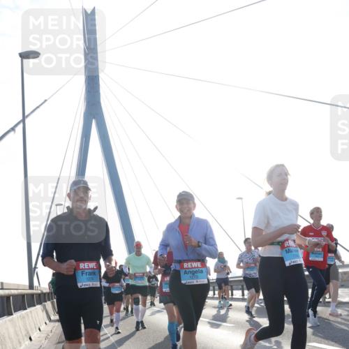 03.10.2026 - Köhlbrandbrückenlauf Tim E. http://msf.ph/oto/10615045 03.10.2026 09:32:02 Position 1 1274, 1273, 133 meine-sportfotos.de