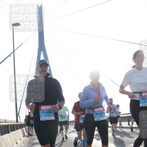 03.10.2026 - Köhlbrandbrückenlauf Tim E. http://msf.ph/oto/10615048 03.10.2026 09:32:03 Position 1 1274, 1273, 133 meine-sportfotos.de