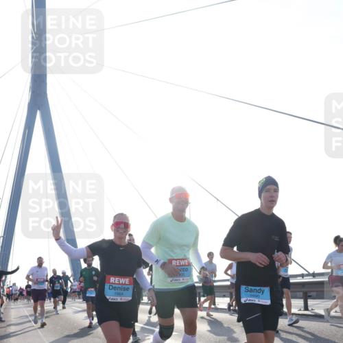 03.10.2026 - Köhlbrandbrückenlauf Tim E. http://msf.ph/oto/10615078 03.10.2026 09:32:05 Position 1 1964, 35, 2600 meine-sportfotos.de