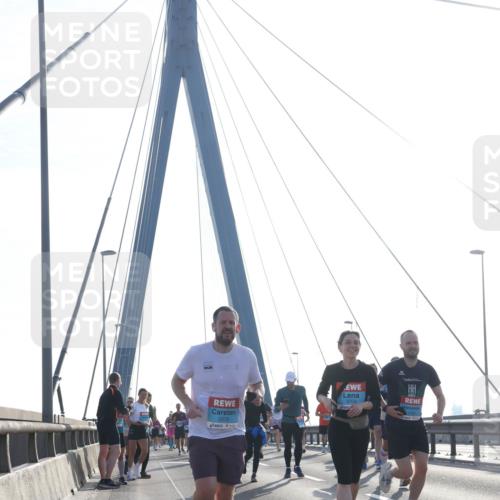 03.10.2026 - Köhlbrandbrückenlauf Tim E. http://msf.ph/oto/10615107 03.10.2026 09:32:07 Position 1 2570 meine-sportfotos.de