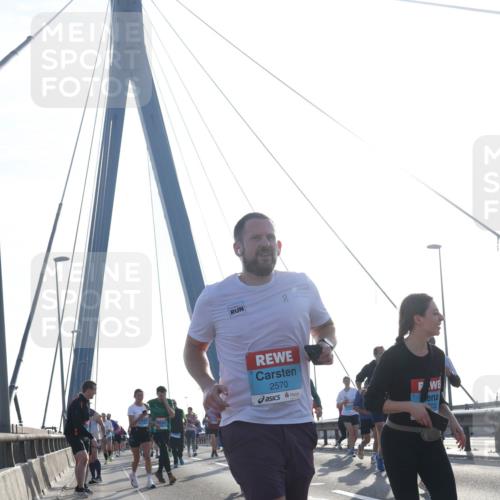 03.10.2026 - Köhlbrandbrückenlauf Tim E. http://msf.ph/oto/10615124 03.10.2026 09:32:08 Position 1 2570, 03 meine-sportfotos.de