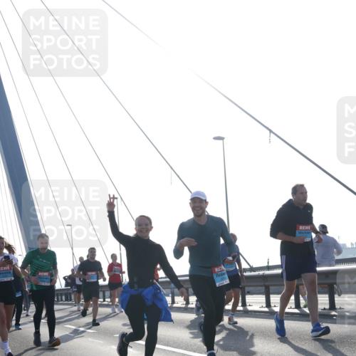 03.10.2026 - Köhlbrandbrückenlauf Tim E. http://msf.ph/oto/10615137 03.10.2026 09:32:10 Position 1  meine-sportfotos.de