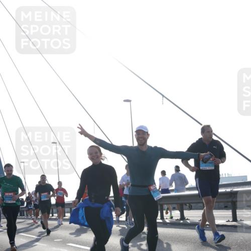 03.10.2026 - Köhlbrandbrückenlauf Tim E. http://msf.ph/oto/10615144 03.10.2026 09:32:10 Position 1  meine-sportfotos.de