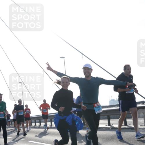 03.10.2026 - Köhlbrandbrückenlauf Tim E. http://msf.ph/oto/10615153 03.10.2026 09:32:10 Position 1 3264 meine-sportfotos.de