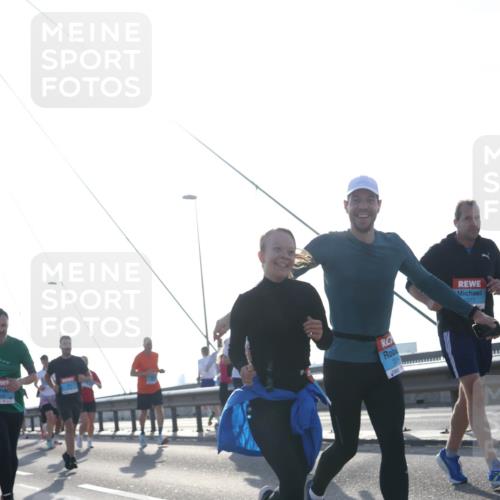 03.10.2026 - Köhlbrandbrückenlauf Tim E. http://msf.ph/oto/10615165 03.10.2026 09:32:11 Position 1 2277 meine-sportfotos.de