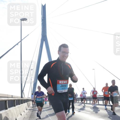 03.10.2026 - Köhlbrandbrückenlauf Tim E. http://msf.ph/oto/10615194 03.10.2026 09:32:13 Position 1 3415 meine-sportfotos.de