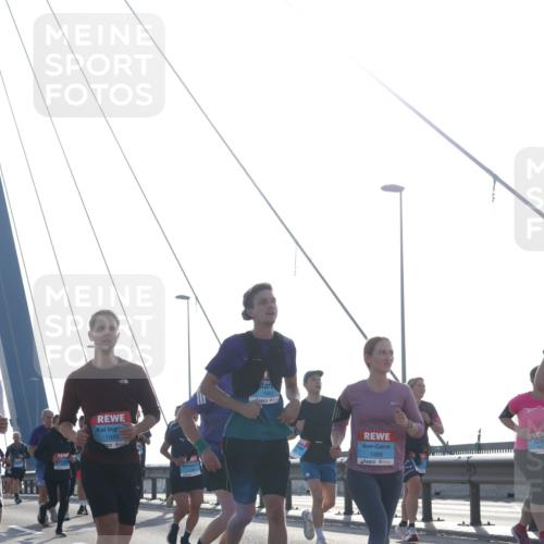 03.10.2026 - Köhlbrandbrückenlauf Tim E. http://msf.ph/oto/10615243 03.10.2026 09:32:17 Position 1 1889, 1888 meine-sportfotos.de
