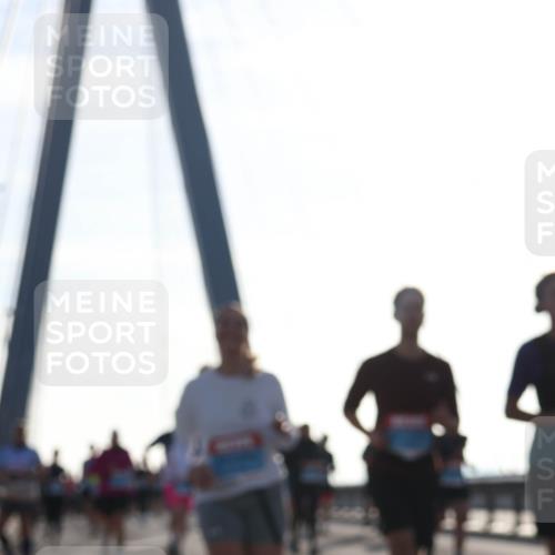 03.10.2026 - Köhlbrandbrückenlauf Tim E. http://msf.ph/oto/10615250 03.10.2026 09:32:17 Position 1  meine-sportfotos.de