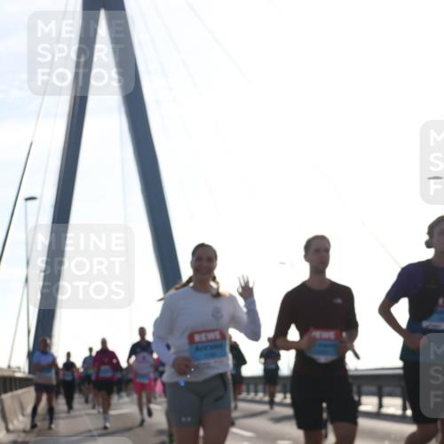 03.10.2026 - Köhlbrandbrückenlauf Tim E. http://msf.ph/oto/10615257 03.10.2026 09:32:17 Position 1  meine-sportfotos.de