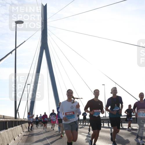03.10.2026 - Köhlbrandbrückenlauf Tim E. http://msf.ph/oto/10615263 03.10.2026 09:32:18 Position 1 3164 meine-sportfotos.de
