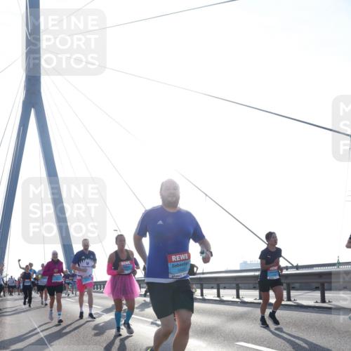 03.10.2026 - Köhlbrandbrückenlauf Tim E. http://msf.ph/oto/10615295 03.10.2026 09:32:20 Position 1 1022 meine-sportfotos.de