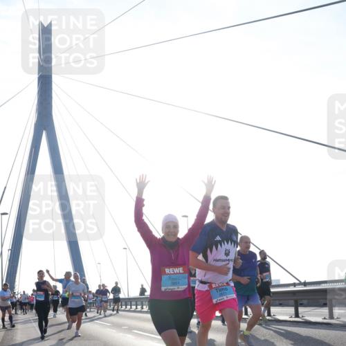03.10.2026 - Köhlbrandbrückenlauf Tim E. http://msf.ph/oto/10615341 03.10.2026 09:32:22 Position 1 3851, 2671 meine-sportfotos.de