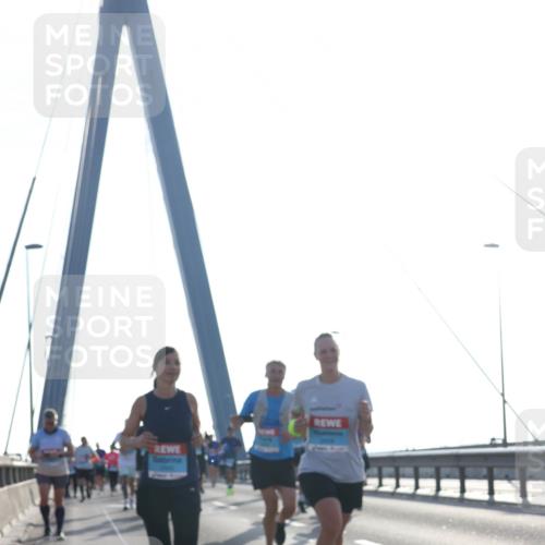 03.10.2026 - Köhlbrandbrückenlauf Tim E. http://msf.ph/oto/10615363 03.10.2026 09:32:24 Position 1  meine-sportfotos.de
