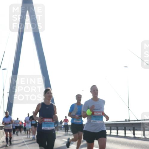 03.10.2026 - Köhlbrandbrückenlauf Tim E. http://msf.ph/oto/10615366 03.10.2026 09:32:24 Position 1  meine-sportfotos.de
