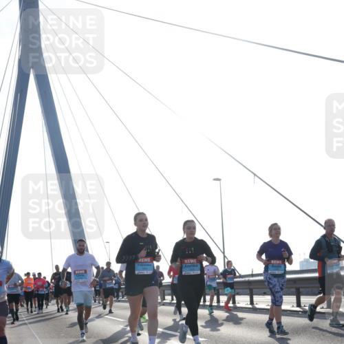 03.10.2026 - Köhlbrandbrückenlauf Tim E. http://msf.ph/oto/10615420 03.10.2026 09:32:28 Position 1 1905, 1906 meine-sportfotos.de