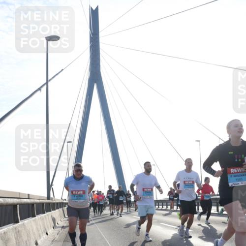 03.10.2026 - Köhlbrandbrückenlauf Tim E. http://msf.ph/oto/10615444 03.10.2026 09:32:29 Position 1 1905 meine-sportfotos.de