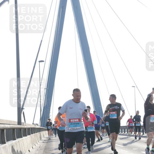 03.10.2026 - Köhlbrandbrückenlauf Tim E. http://msf.ph/oto/10615480 03.10.2026 09:32:32 Position 1 361, 1736 meine-sportfotos.de