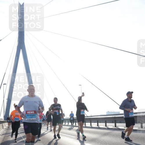 03.10.2026 - Köhlbrandbrückenlauf Tim E. http://msf.ph/oto/10615494 03.10.2026 09:32:33 Position 1 361, 1736 meine-sportfotos.de