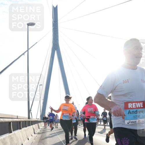 03.10.2026 - Köhlbrandbrückenlauf Tim E. http://msf.ph/oto/10615513 03.10.2026 09:32:34 Position 1 361, 1736 meine-sportfotos.de