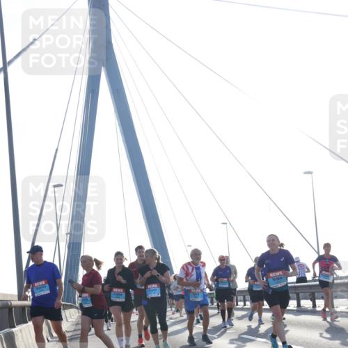 03.10.2026 - Köhlbrandbrückenlauf Tim E. http://msf.ph/oto/10615577 03.10.2026 09:32:39 Position 1  meine-sportfotos.de