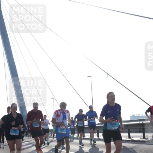 03.10.2026 - Köhlbrandbrückenlauf Tim E. http://msf.ph/oto/10615580 03.10.2026 09:32:40 Position 1 3271 meine-sportfotos.de