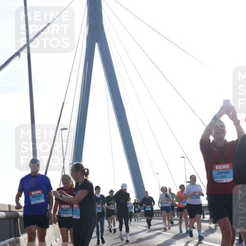 03.10.2026 - Köhlbrandbrückenlauf Tim E. http://msf.ph/oto/10615615 03.10.2026 09:32:41 Position 1 1183, 3364 meine-sportfotos.de