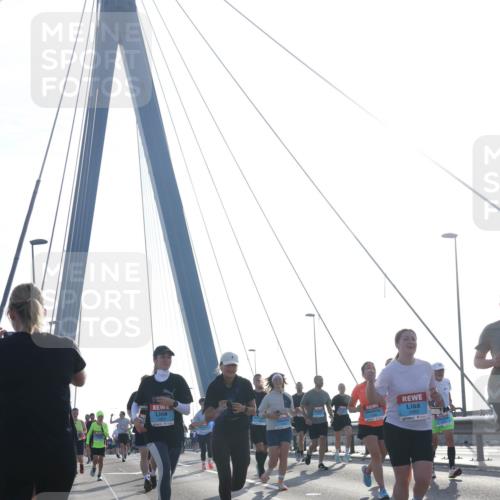 03.10.2026 - Köhlbrandbrückenlauf Tim E. http://msf.ph/oto/10615631 03.10.2026 09:32:42 Position 1  meine-sportfotos.de