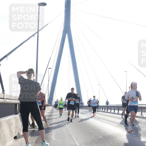 03.10.2026 - Köhlbrandbrückenlauf Tim E. http://msf.ph/oto/10615657 03.10.2026 09:32:45 Position 1  meine-sportfotos.de