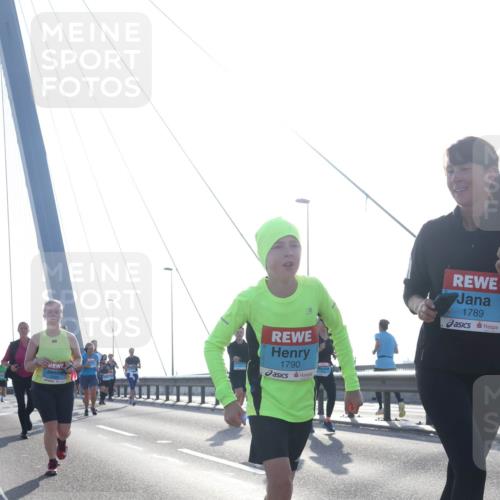 03.10.2026 - Köhlbrandbrückenlauf Tim E. http://msf.ph/oto/10615679 03.10.2026 09:32:49 Position 1 1790, 1789 meine-sportfotos.de
