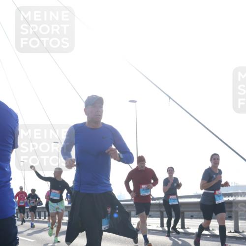 03.10.2026 - Köhlbrandbrückenlauf Tim E. http://msf.ph/oto/10615701 03.10.2026 09:32:57 Position 1  meine-sportfotos.de