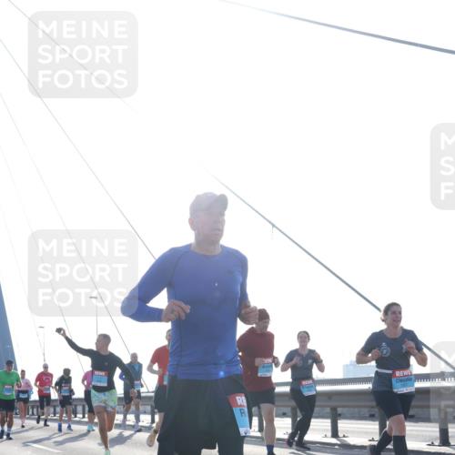 03.10.2026 - Köhlbrandbrückenlauf Tim E. http://msf.ph/oto/10615709 03.10.2026 09:32:57 Position 1  meine-sportfotos.de