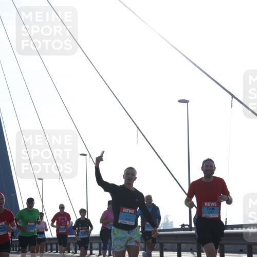 03.10.2026 - Köhlbrandbrückenlauf Tim E. http://msf.ph/oto/10615720 03.10.2026 09:32:58 Position 1 3840, 2727 meine-sportfotos.de