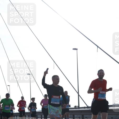 03.10.2026 - Köhlbrandbrückenlauf Tim E. http://msf.ph/oto/10615728 03.10.2026 09:32:59 Position 1 3840, 2727 meine-sportfotos.de