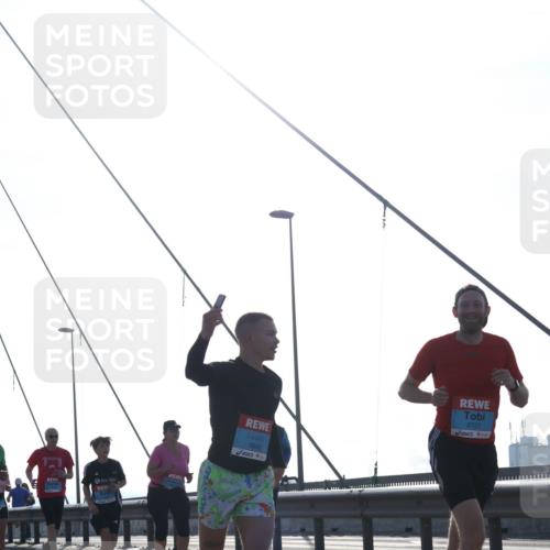 03.10.2026 - Köhlbrandbrückenlauf Tim E. http://msf.ph/oto/10615732 03.10.2026 09:32:59 Position 1 3840, 2727 meine-sportfotos.de