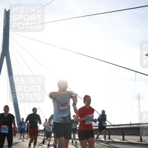 03.10.2026 - Köhlbrandbrückenlauf Tim E. http://msf.ph/oto/10615742 03.10.2026 09:33:02 Position 1 1182, 1918, 1169 meine-sportfotos.de