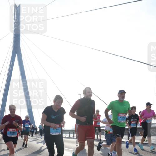 03.10.2026 - Köhlbrandbrückenlauf Tim E. http://msf.ph/oto/10615756 03.10.2026 09:33:03 Position 1 1182 meine-sportfotos.de