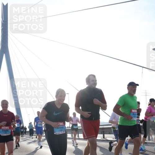03.10.2026 - Köhlbrandbrückenlauf Tim E. http://msf.ph/oto/10615763 03.10.2026 09:33:04 Position 1 2674, 1183, 1182 meine-sportfotos.de