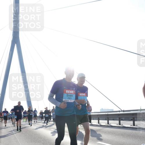 03.10.2026 - Köhlbrandbrückenlauf Tim E. http://msf.ph/oto/10615791 03.10.2026 09:33:07 Position 1 2329, 11 meine-sportfotos.de
