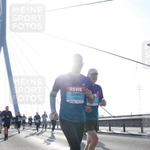 03.10.2026 - Köhlbrandbrückenlauf Tim E. http://msf.ph/oto/10615798 03.10.2026 09:33:07 Position 1 2329 meine-sportfotos.de