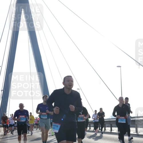 03.10.2026 - Köhlbrandbrückenlauf Tim E. http://msf.ph/oto/10615821 03.10.2026 09:33:09 Position 1 3447, 830, 3728 meine-sportfotos.de